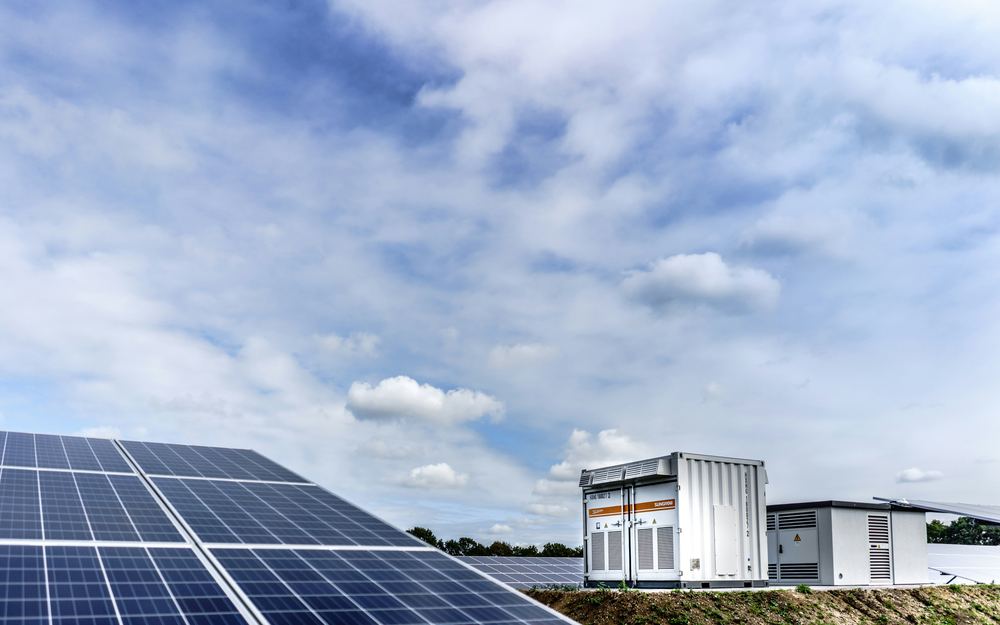 Panneaux solaires et local technique d'exploitation